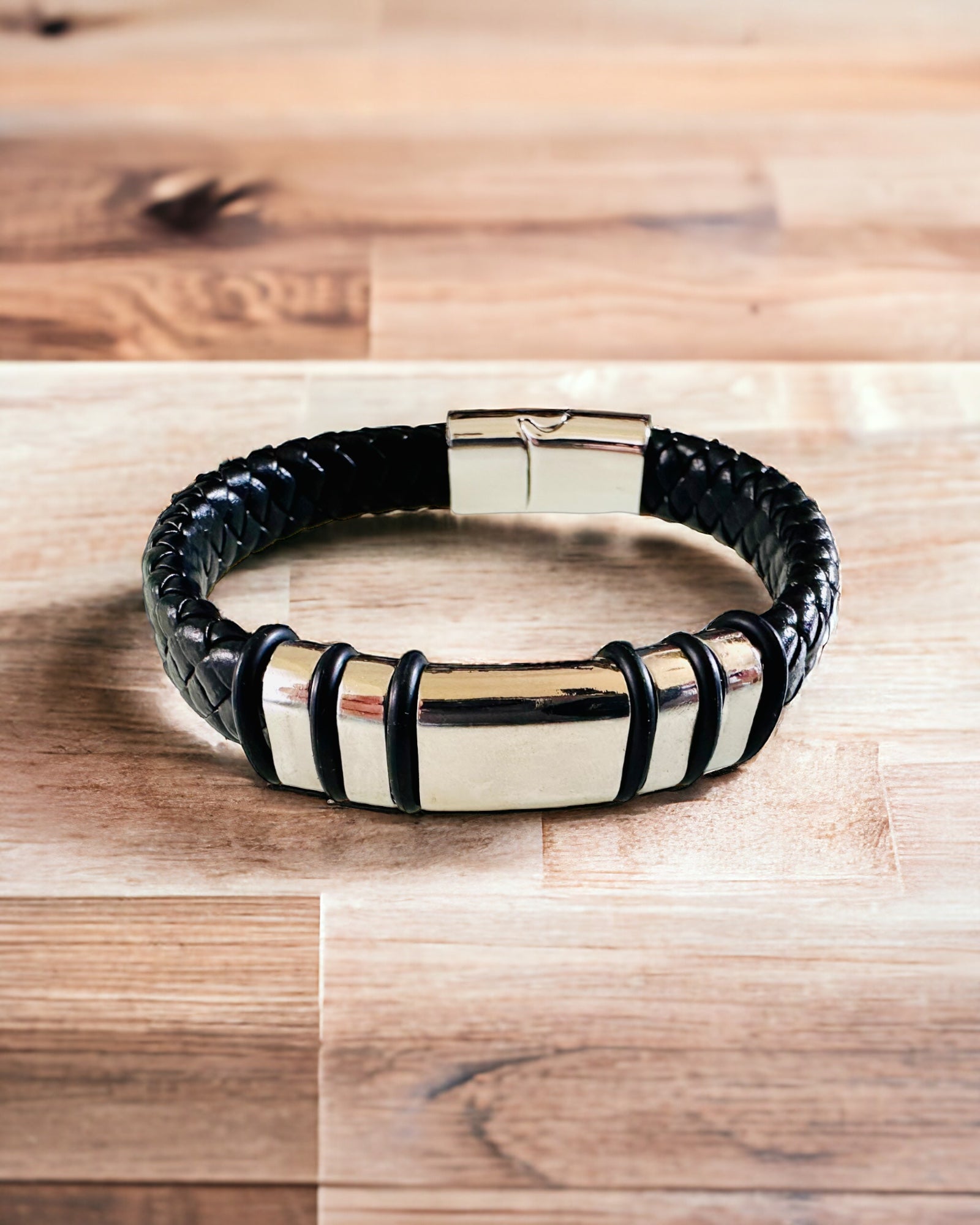 Pulsera de moda Hip Hop para hombres con grabado personalizado y cierre magnético – Elige estilo con acentos plateados o dorados, 22cm de cuero PU