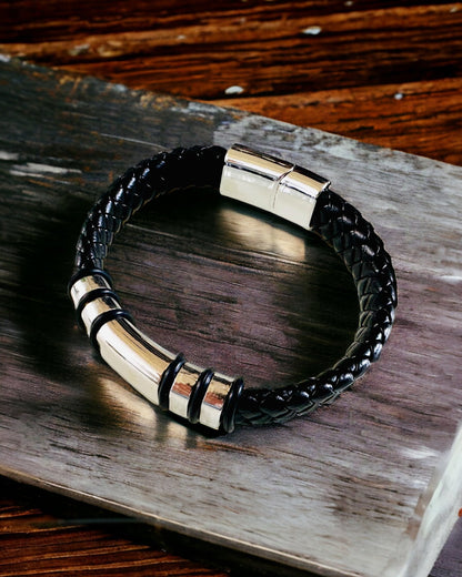 Pulsera de moda Hip Hop para hombres con grabado personalizado y cierre magnético – Elige estilo con acentos plateados o dorados, 22cm de cuero PU