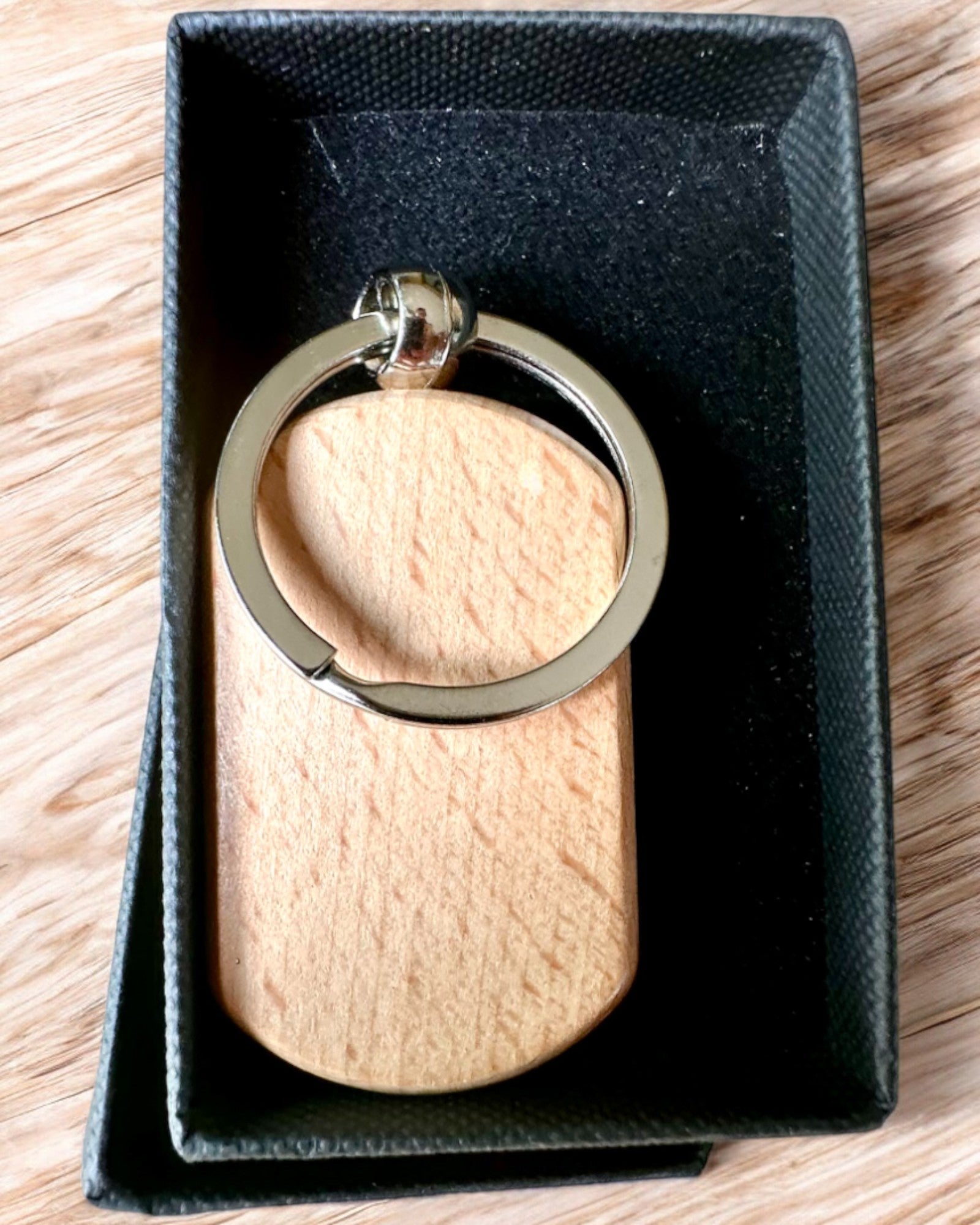 Llavero Elegante de Madera con Posibilidad de Personalización por Grabado – Ideal para Regalo