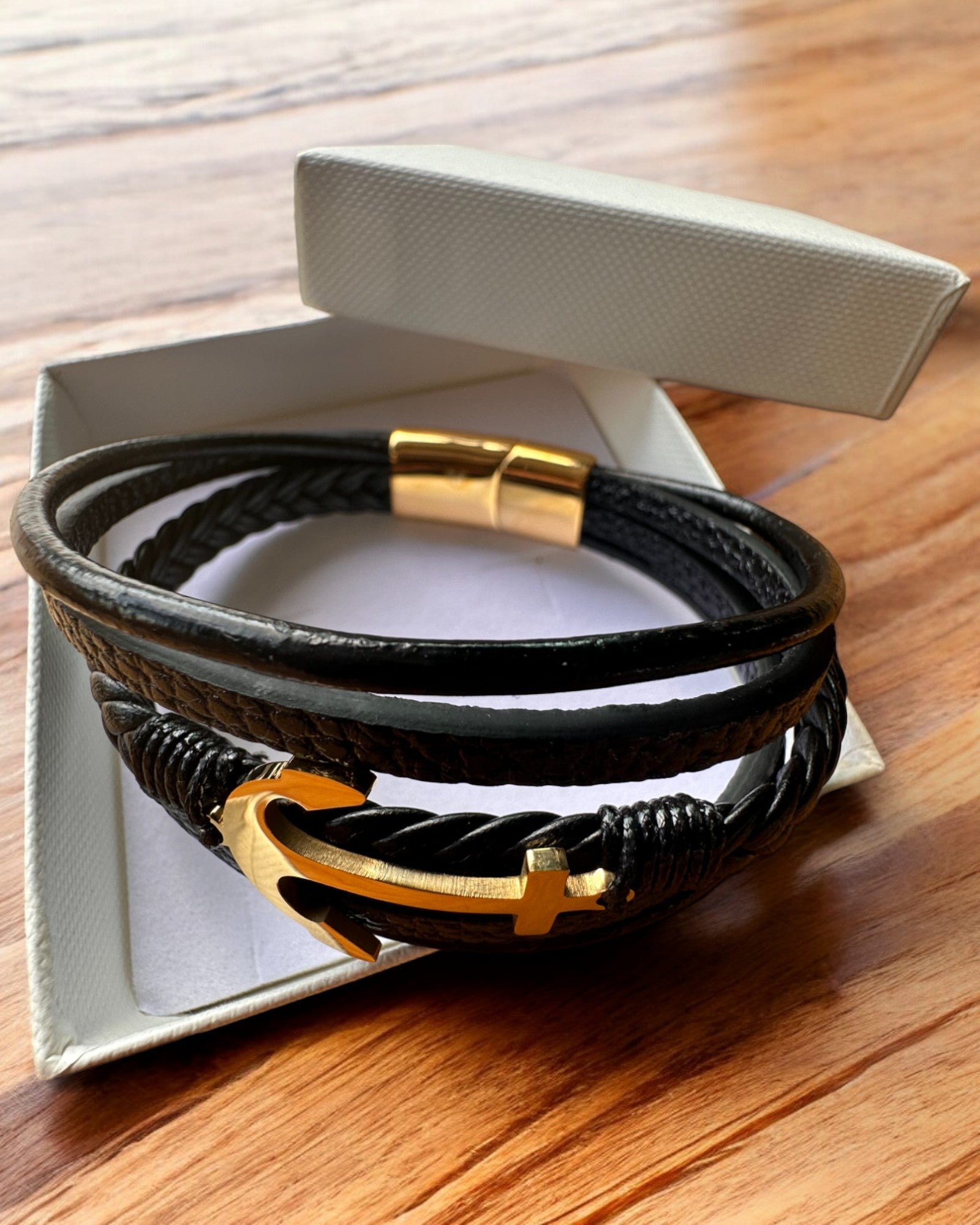 Pulsera masculina "Ancla de Elegancia" con opción de grabado para regalo