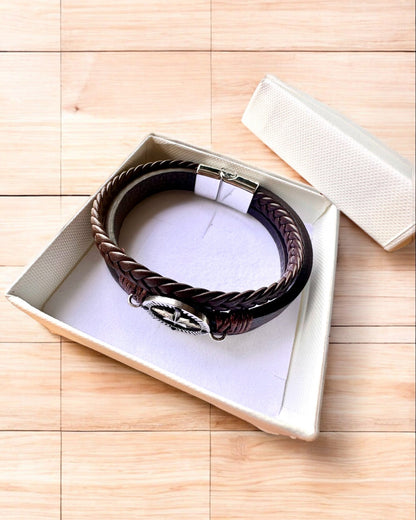 Pulsera "Compass Adventure" - posibilidad de personalización con grabado para regalo, 2 variantes de color para elegir.