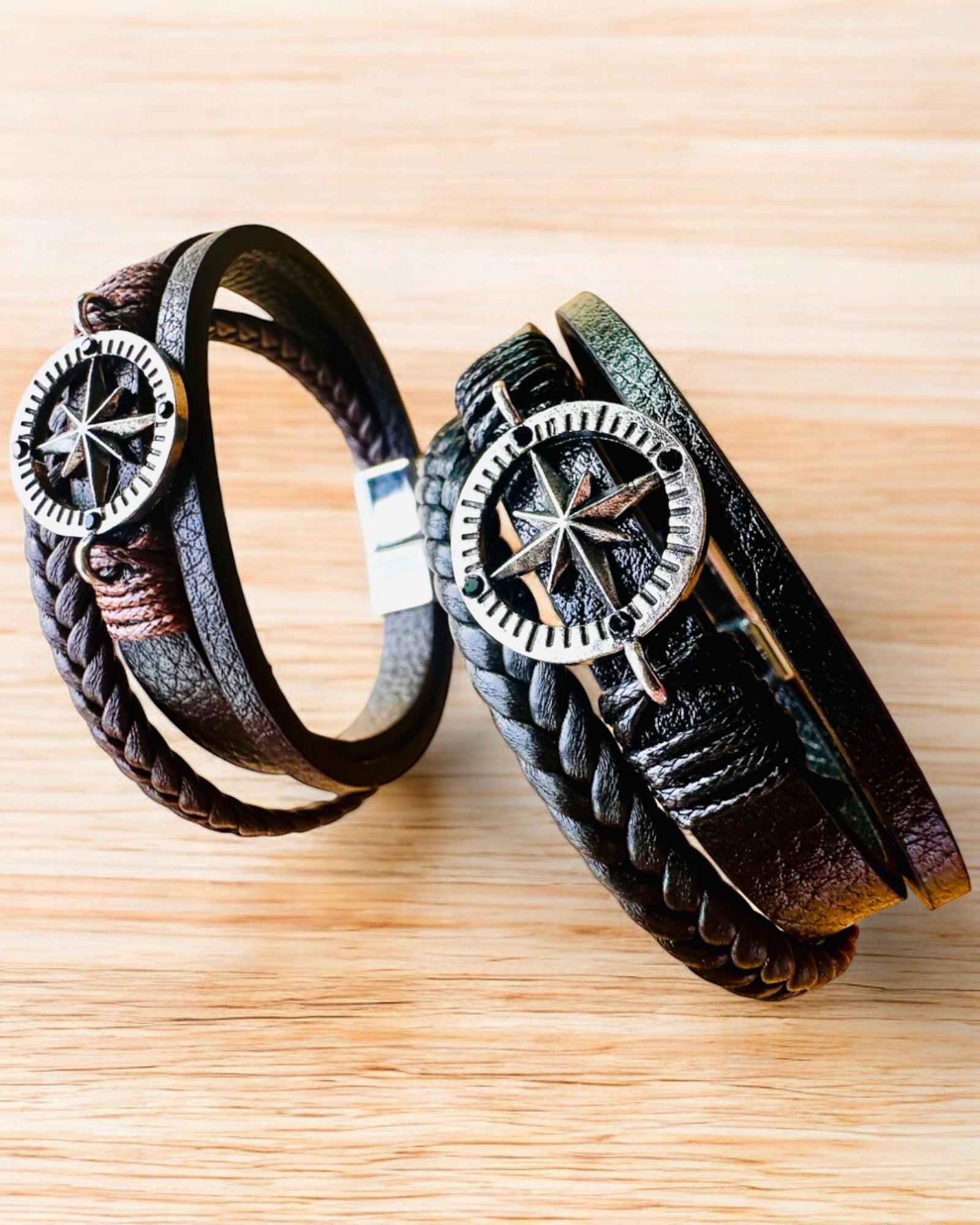 Pulsera "Compass Adventure" - posibilidad de personalización con grabado para regalo, 2 variantes de color para elegir.