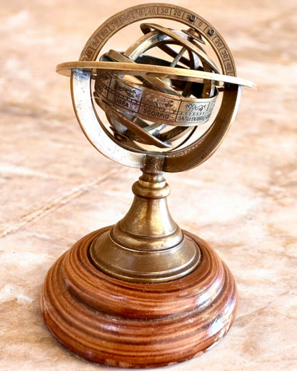 Armila de Bronce "AstroGlobe" de 13 cm de altura, Hecho a Mano con Opción de Grabado, decoración para la oficina