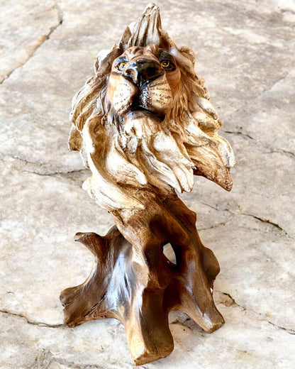 "Coraje de León" - Figura de Resina, 28 cm de altura, con opción de grabado para regalo