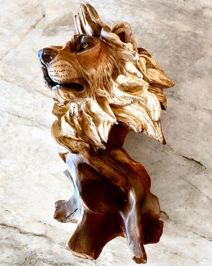 "Coraje de León" - Figura de Resina, 28 cm de altura, con opción de grabado para regalo