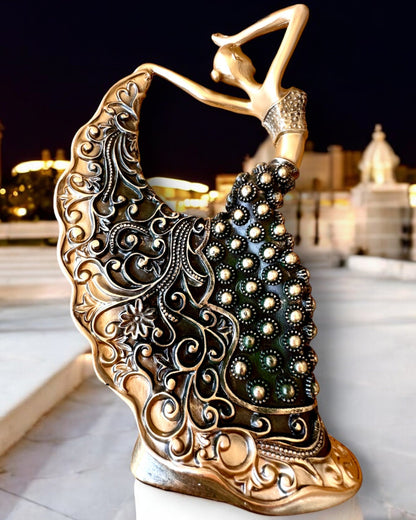 Escultura Elegante "Bailarina del Brillo Dorado", 29 cm de altura, con posibilidad de grabado para regalo