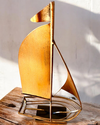 Soporte de Metal para Vino de 45 cm de altura, "Fantasía Nautica" - en Forma de Velero con Posibilidad de Grabado para Regalo