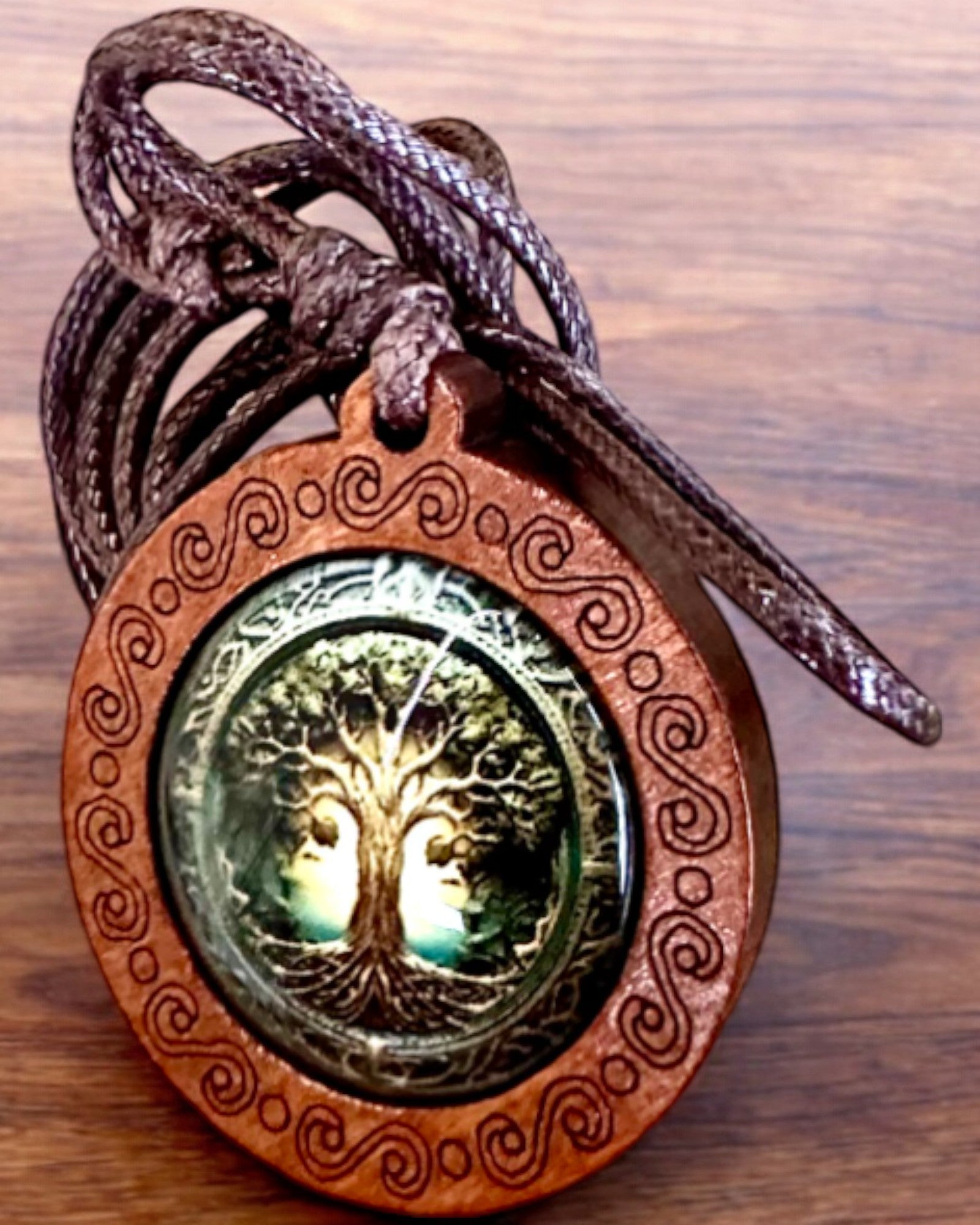 Amuleto de Vida "Árbol de Ancestros" - Collar Hecho a Mano de Madera y Vidrio, posibilidad de personalización con grabado para regalo