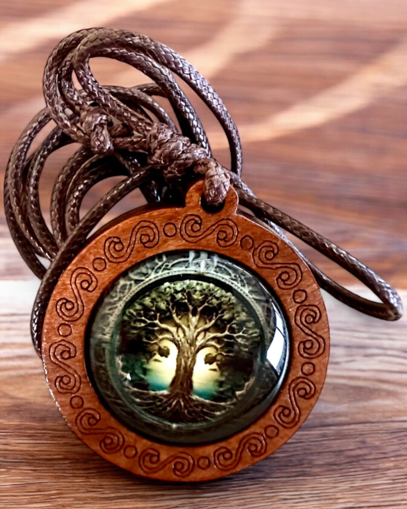 Amuleto de Vida "Árbol de Ancestros" - Collar Hecho a Mano de Madera y Vidrio, posibilidad de personalización con grabado para regalo