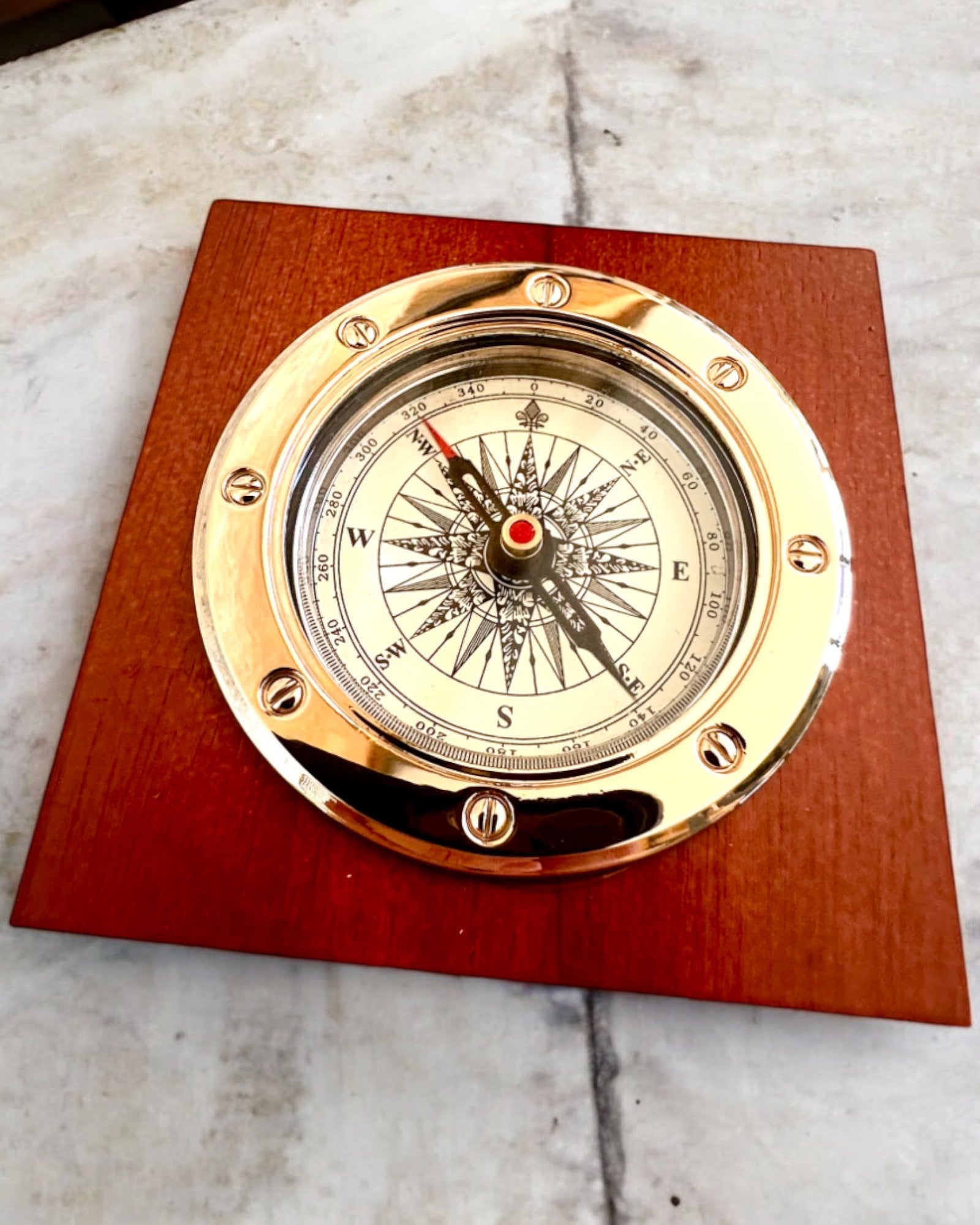 Compás "Navigator2" - Elegancia Clásica en Latón y Madera, personalización con grabado para regalo