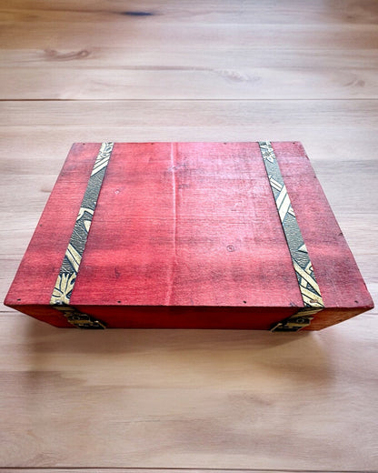 Caja de Madera Antigua con Posibilidad de Grabado, 23 cm x 16 cm x 7.5 cm