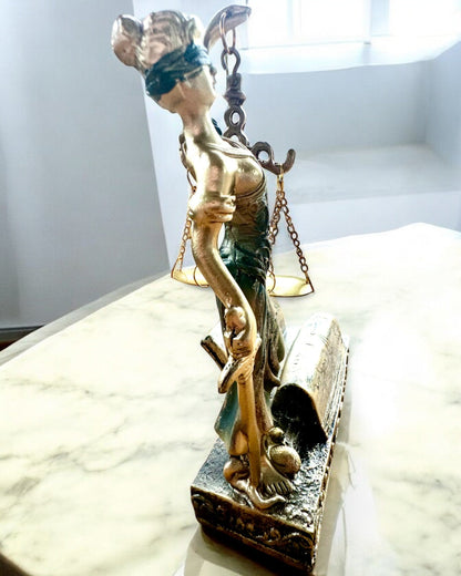 Estatuilla "Justicia 2" - Diosa de la Justicia – Decoración Artística para Estante, Artesanía de Resina, personalización con grabado