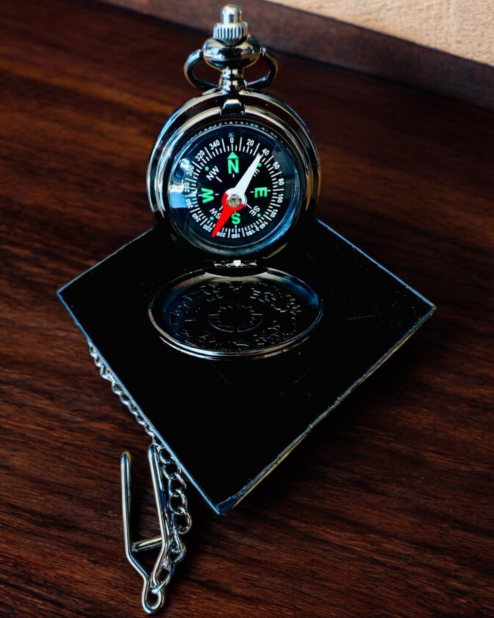 Brújula estilo reloj de bolsillo "Navigator" - Color metal oscuro