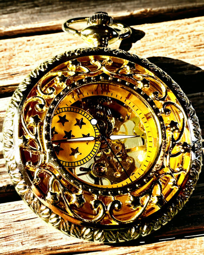 "Majestad Dorada" - Reloj de bolsillo mecánico de lujo con núcleo transparente. Personalización con grabado.