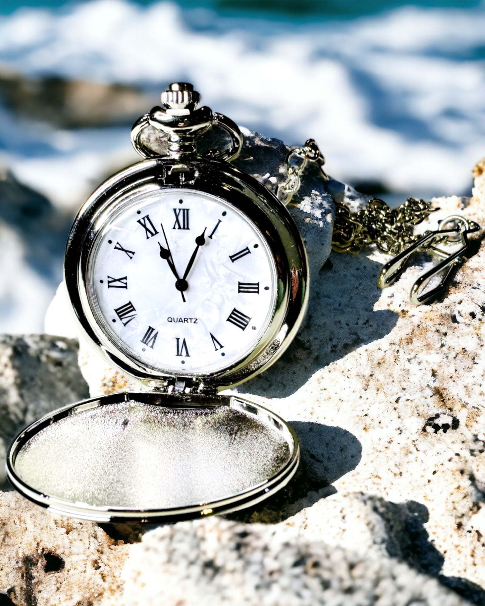 Reloj de bolsillo clásico con números romanos y cadena, de cuarzo, brillo de acero - color plateado