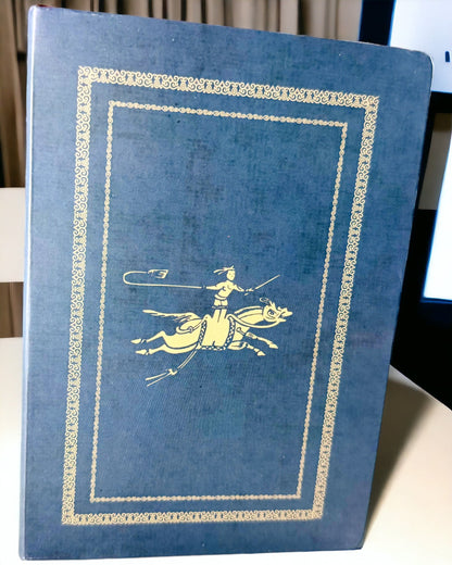 Cuaderno Clásico de Tapa Dura con Motivo de Lanza - Azul Marino. Posibilidad de grabado.