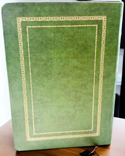 Cuaderno Decorativo Verde con Motivo de Dragón - Inspiraciones Fantasía, con grabado