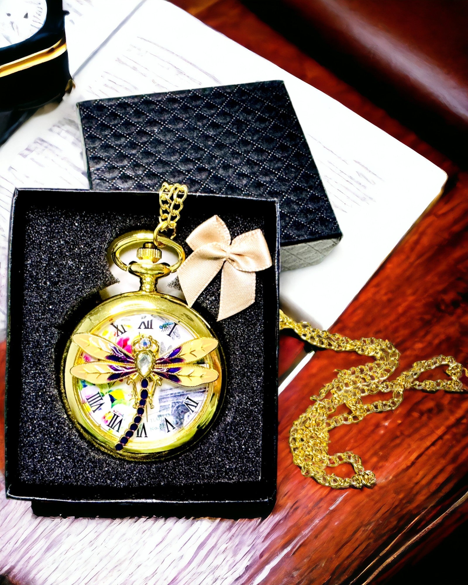 Reloj de bolsillo vintage clásico con tapa transparente