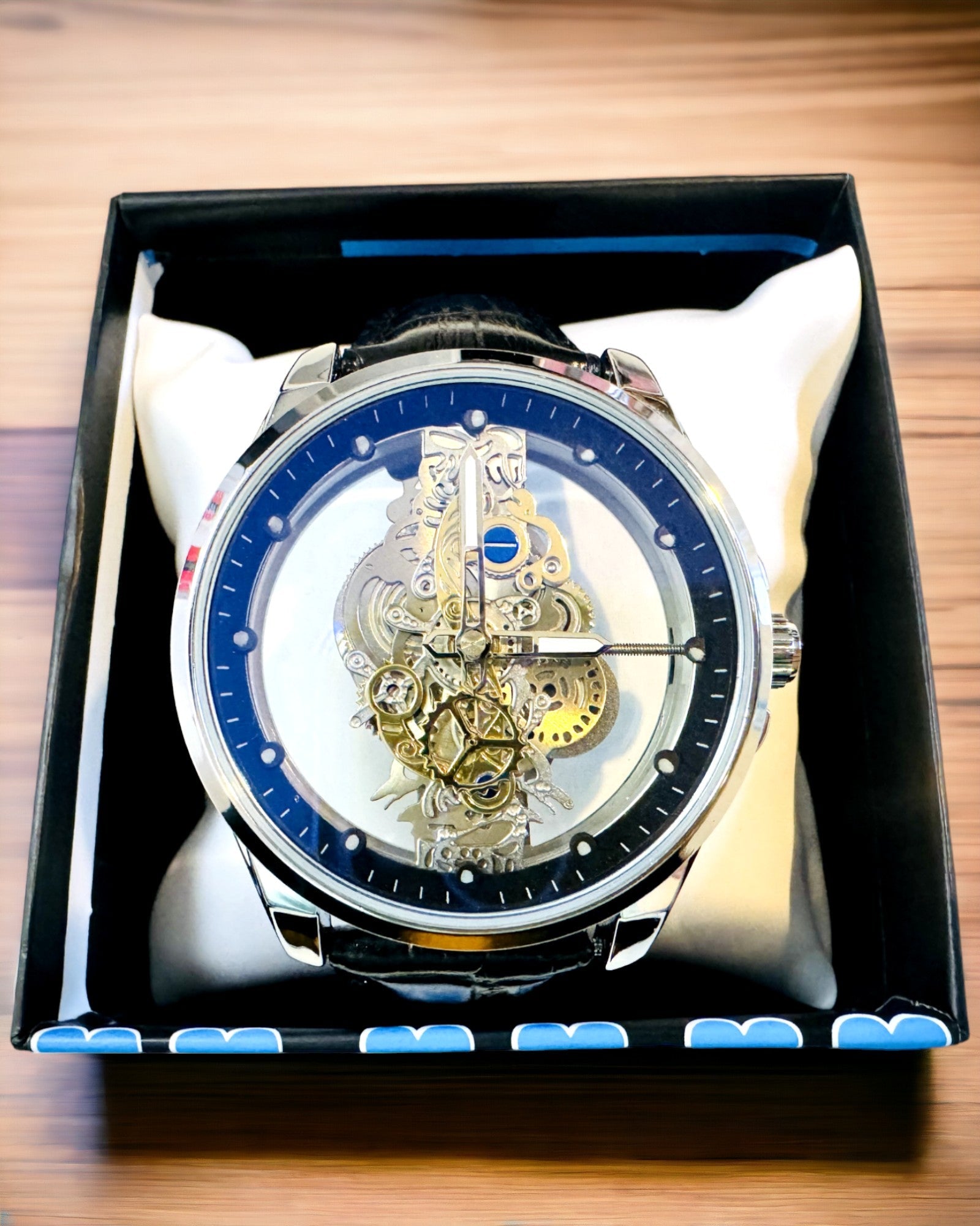 Reloj de Hombre de Cuarzo con Esfera Transparente - Elegancia Clásica en una Versión Moderna con correa negra. Personalización con grabado.