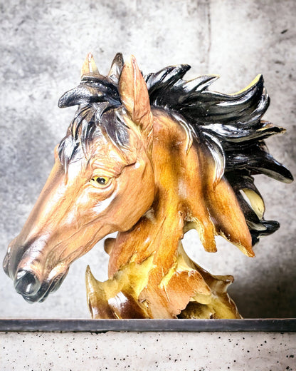 Escultura de Caballo de Resina en Estilo Abstracto