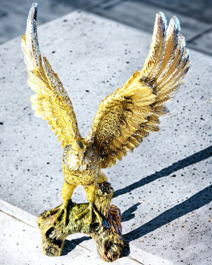 Estatuilla "Águila Dorada" con Opción de Personalización - Decoración de Resina