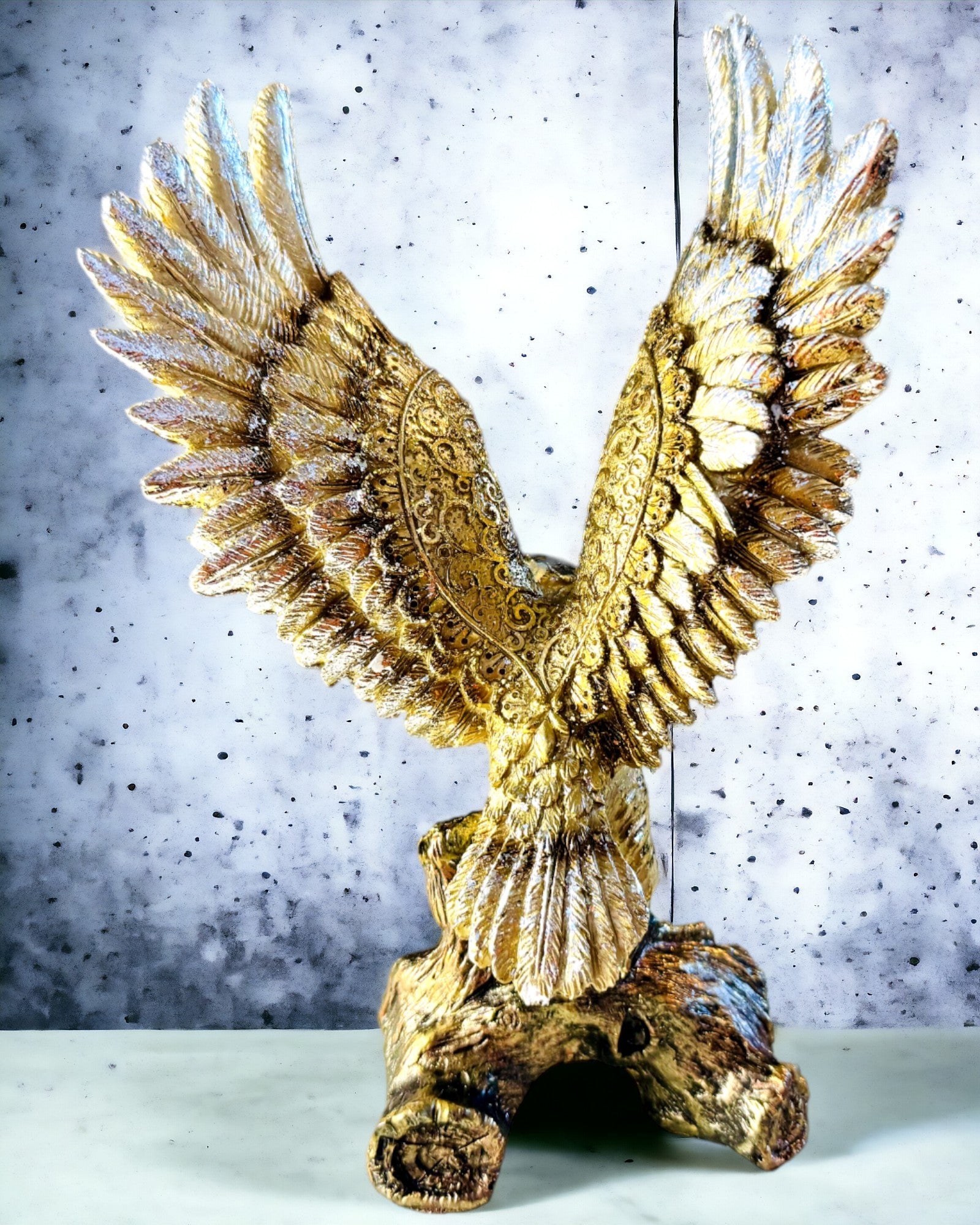 Estatuilla "Águila Dorada" con Opción de Personalización - Decoración de Resina