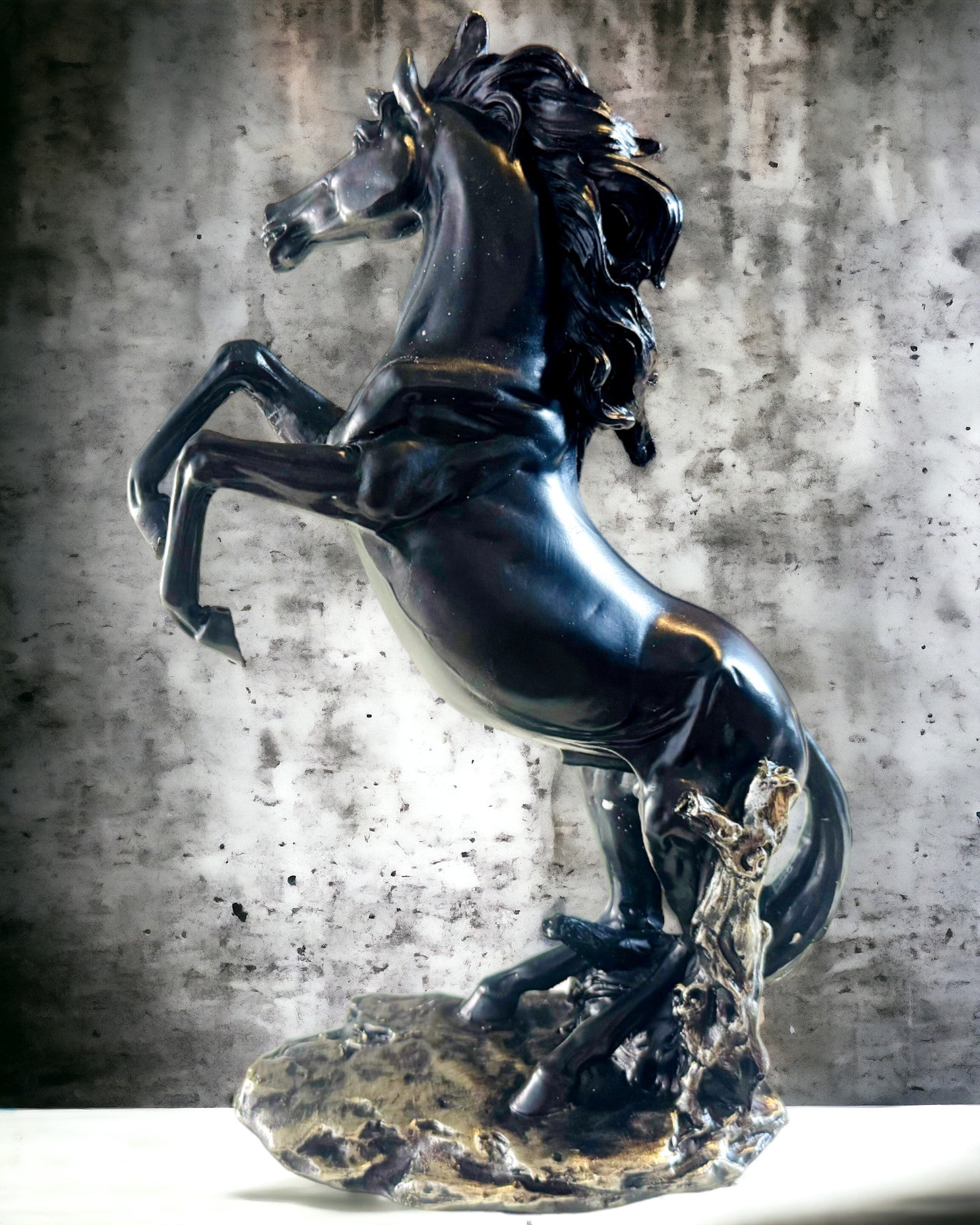 Perla Negra - Escultura de Caballo Elegancia en Movimiento - Posibilidad de Grabado