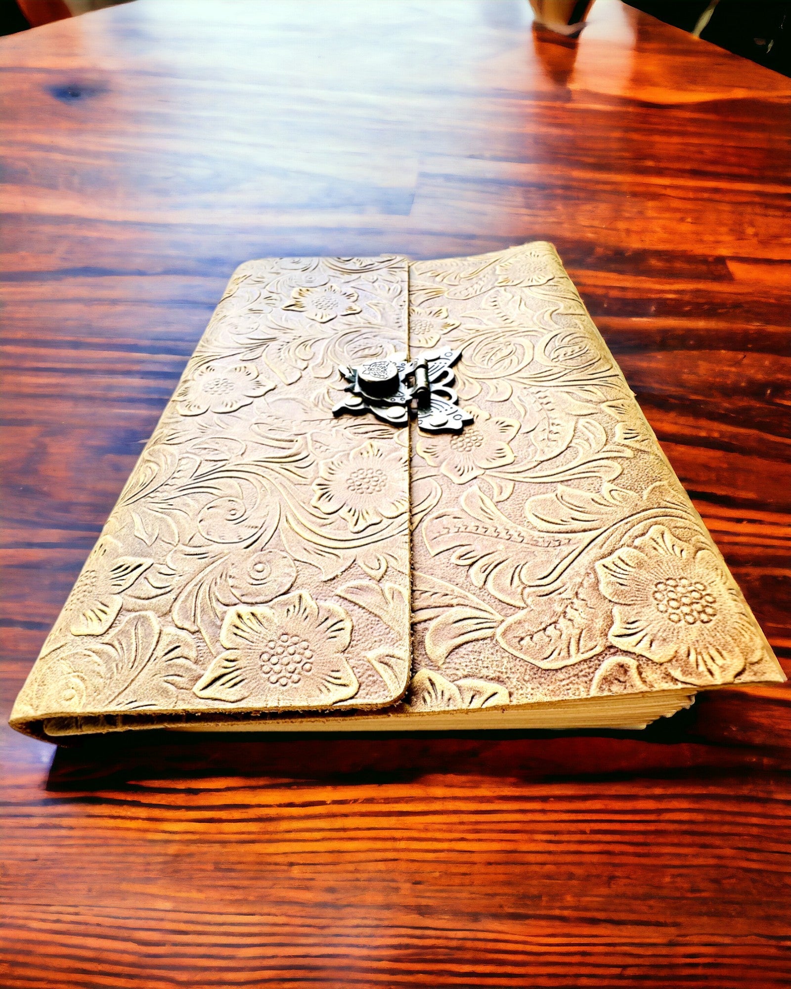 Cuaderno Retro de Lujo con Cubierta de Cuero - "Elegancia Vintage", 480 páginas, posibilidad de personalización con grabado