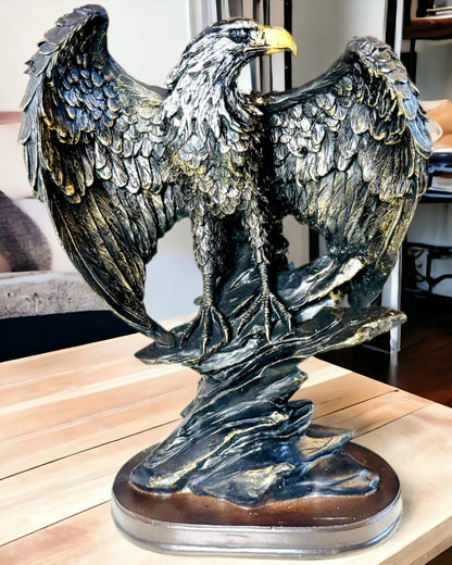 Estatuilla Decorativa "Águila Voladora" – Símbolo Majestuoso de Fuerza y Libertad