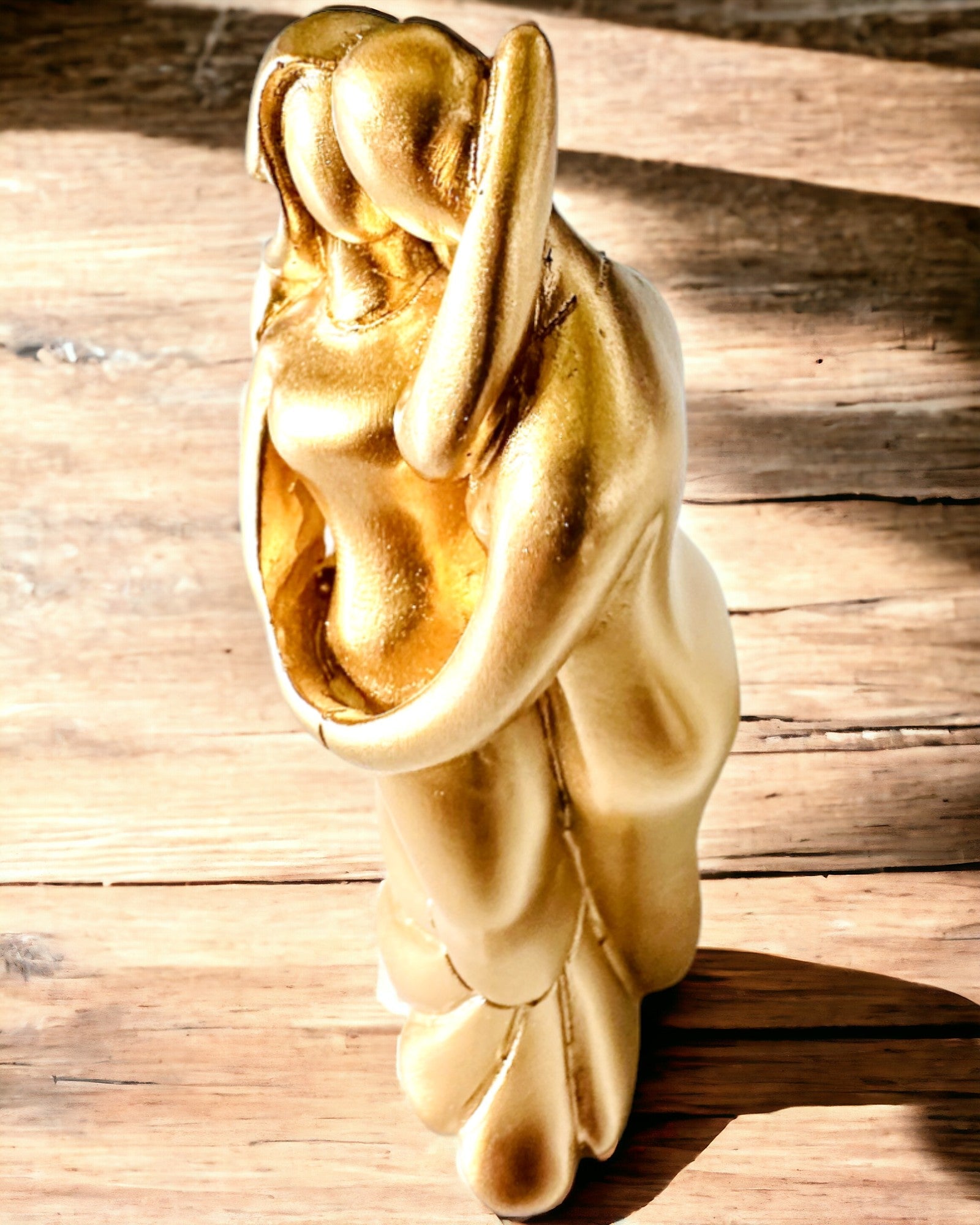 Baile de Amor Dorado - Pequeña Figura Decorativa con Opción de Grabado