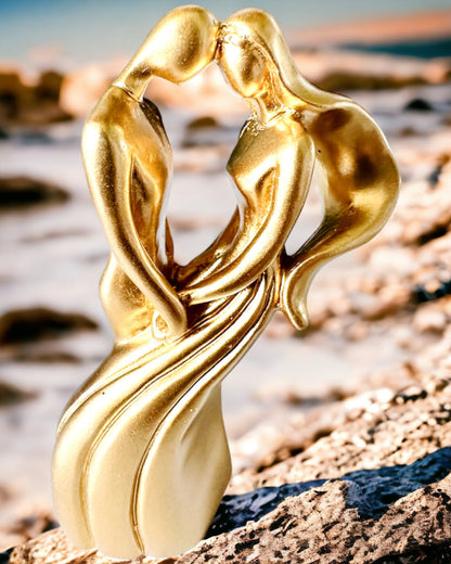 Escultura del Amor - "Pasión Eterna" - Pequeña Figura Decorativa de color dorado con Opción de Grabado