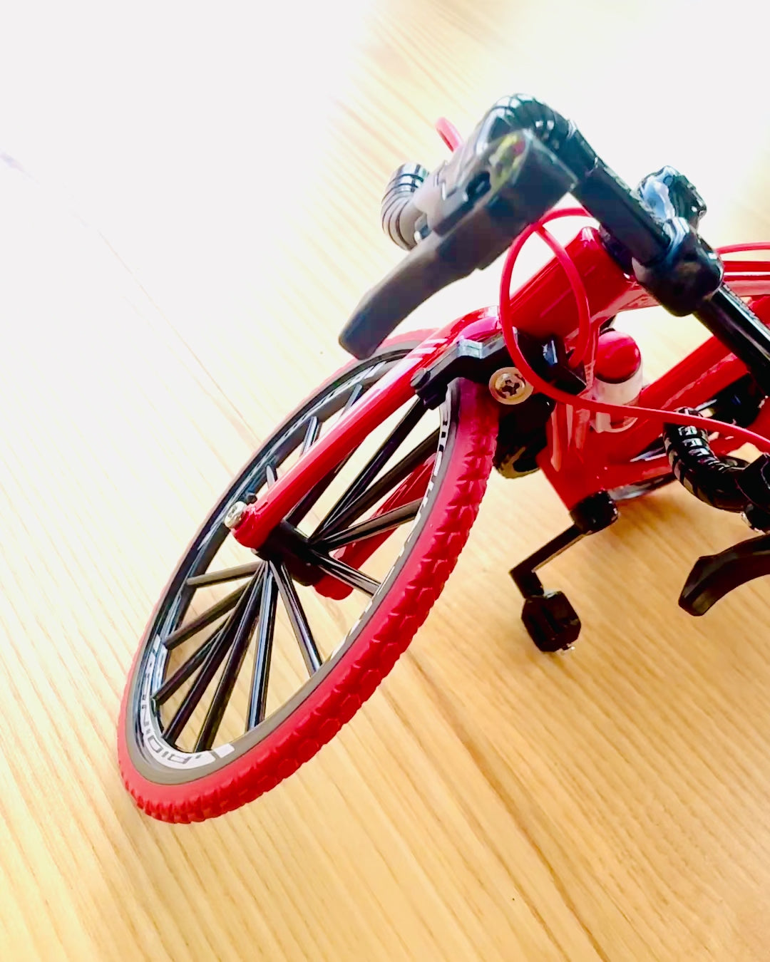 Modelo Miniatura de Metal Bicicleta Roja "SpeedMaster" personalización con grabado para regalo, 2 variantes de color